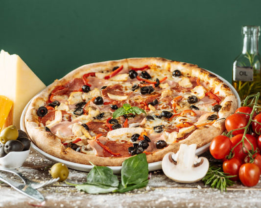Imagine pizza casei delicioasa cu privire de ansamblu pentru a se vedea toate ingredientele.